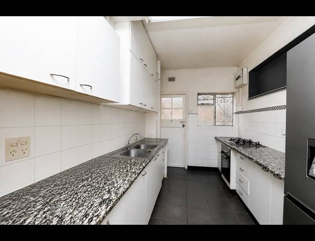 2 BEDROOM APARTMENT FOR SALE IN ESSENWOOD